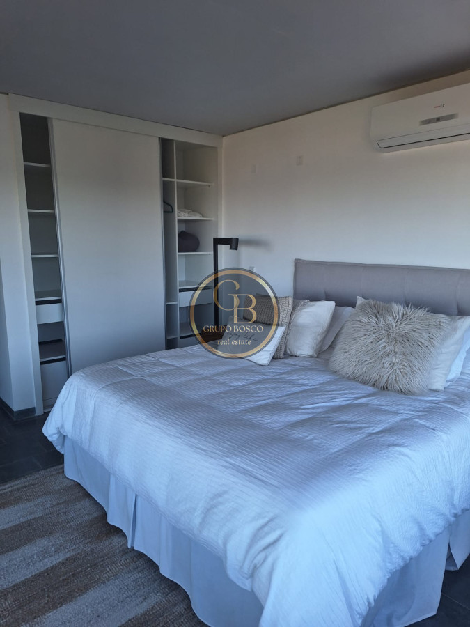 Apartamento ID.886 - ALQUILER ANUAL  ESPECTACULAR   DUPLEX   3 DORMITORIOS EDIFICIO SIERRA BALLENA 