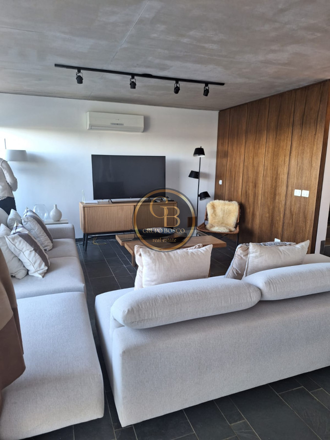 Apartamento ID.886 - ALQUILER ANUAL  ESPECTACULAR   DUPLEX   3 DORMITORIOS EDIFICIO SIERRA BALLENA 