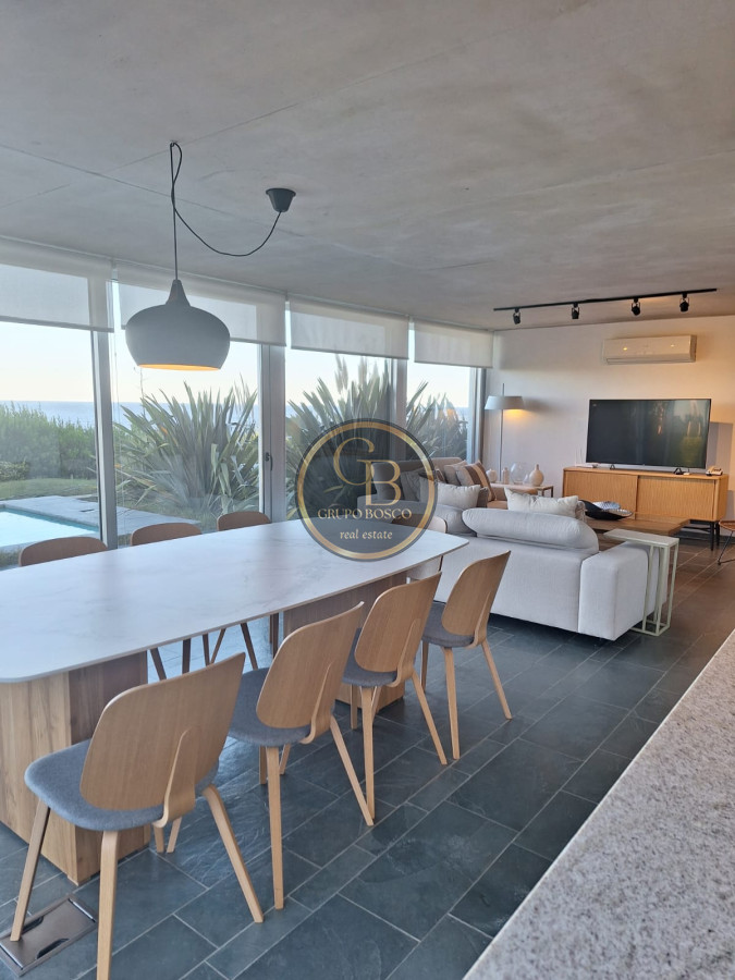 Apartamento ID.886 - ALQUILER ANUAL  ESPECTACULAR   DUPLEX   3 DORMITORIOS EDIFICIO SIERRA BALLENA 