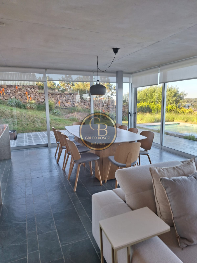 Apartamento ID.886 - ALQUILER ANUAL  ESPECTACULAR   DUPLEX   3 DORMITORIOS EDIFICIO SIERRA BALLENA 