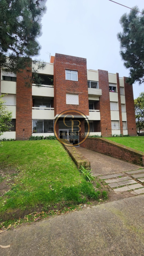 Apartamento ID.1221 - Apartamento en Venta y Alquiler Anual, Barrio Las Delicias 