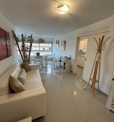 En venta y alquiler temporario apartamento de 2 dormitorios y 2 baños. Península-Punta del Este.