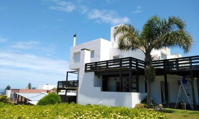 Venta Apartamento sobre ruta principal de La Barra. 3 Dormitorios y 3 baños! Excelente vista!