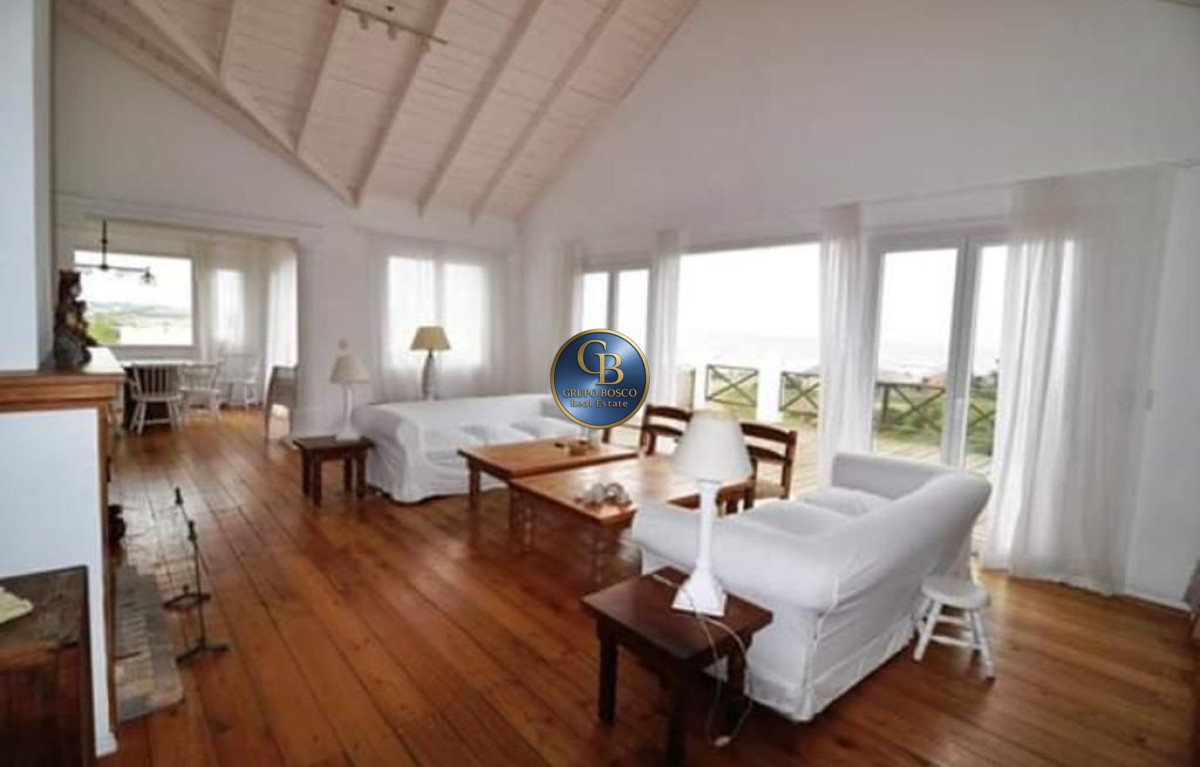 Casa ID.263 -  Montoya. Hermosa residencia con vista al mar.