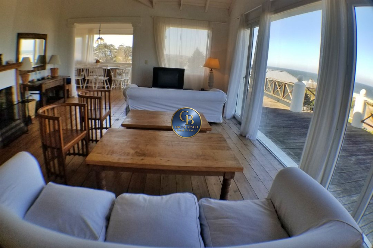 Casa ID.263 -  Montoya. Hermosa residencia con vista al mar.