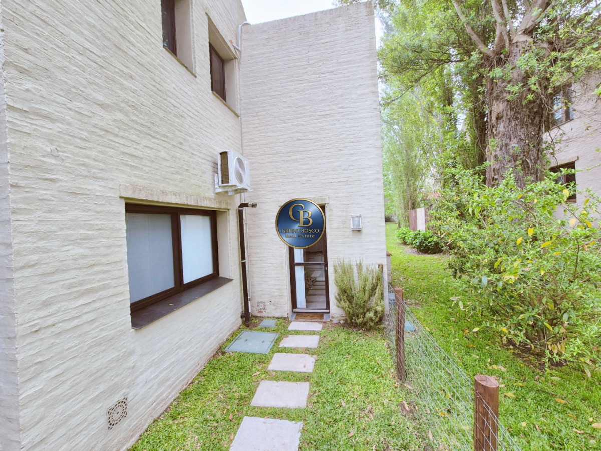 Casa ID.1461 - Alquiler o Venta,Hermosa Casa en B° privado.