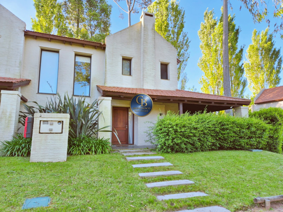 Casa ID.1461 - Alquiler o Venta,Hermosa Casa en B° privado.