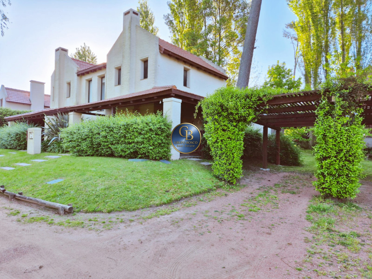 Casa ID.1461 - Alquiler o Venta,Hermosa Casa en B° privado.