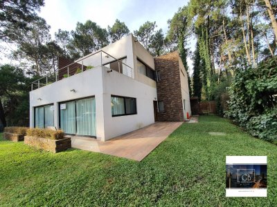 CASA VENTA 4 DORMITORIOS 4 BAñOS COMPLEJO SOLANAS 
