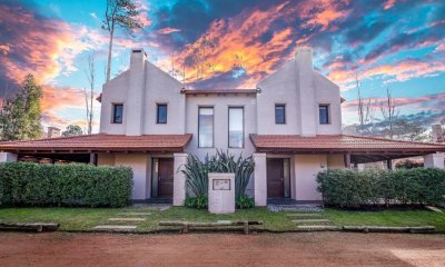 ALQUILER ANUAL, DUPLEX 2 Dormitorios 3 Baños BARRIO PRIVADO PARQUE PINARES