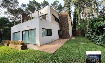CASA VENTA 4 DORMITORIOS 4 BAñOS COMPLEJO SOLANAS