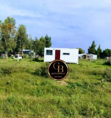Venta de terreno con monoambiente tipo contenedor.