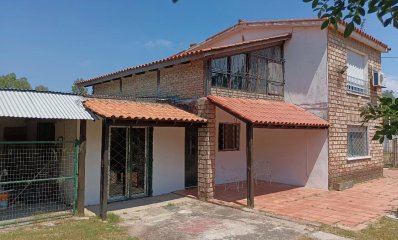 Venta de casa con 4 dormitorios en zona Marindia
