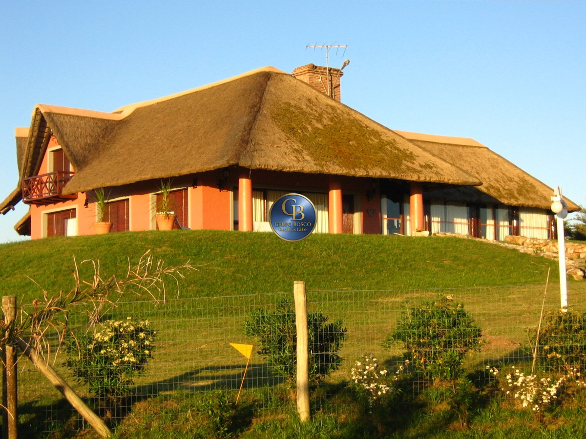 Campo Ref.1208 - En venta 92 hectáreas con hermosa casa.