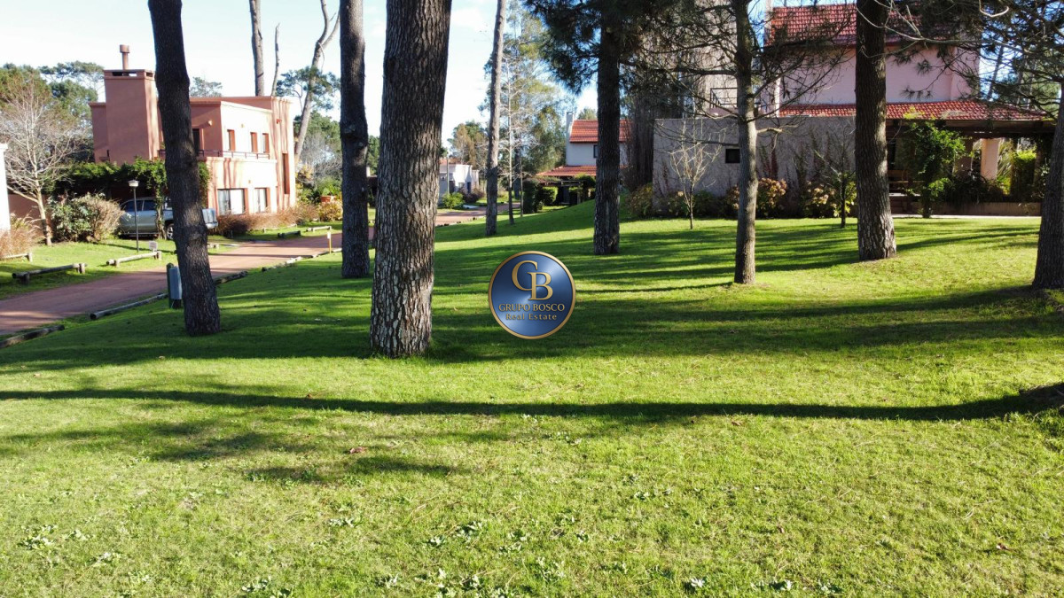 Terreno ID.1124 - Lotes en venta desde los 237m2, Barrio Privado (Parque Pinares).