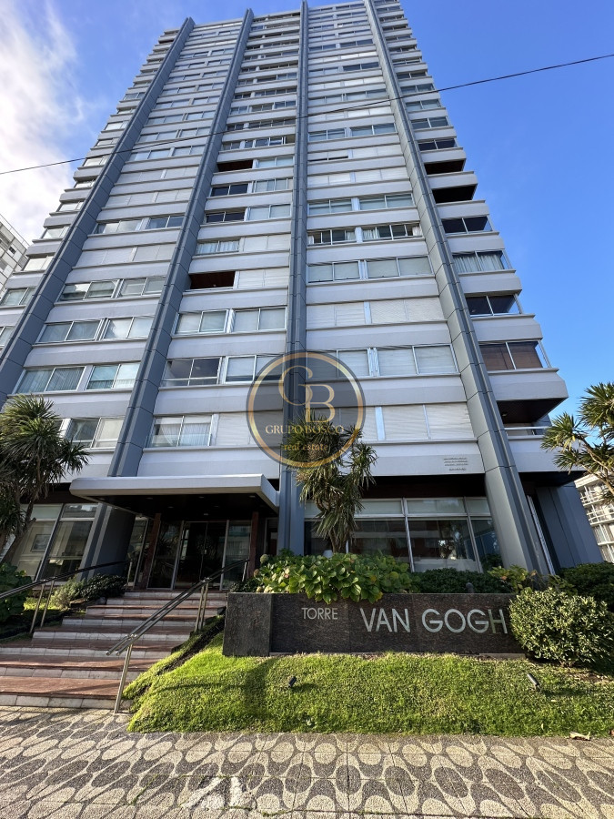 Apartamento ID.1069 - En venta y alquiler temporario apartamento de 2 dormitorios y 2 baños. Península-Punta del Este.
