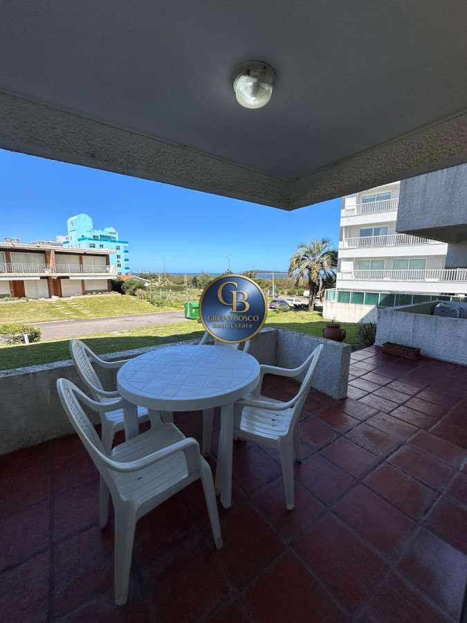 Apartamento ID.1260 - En venta apartamento, 1 dormitorio, frente a playa mansa. 