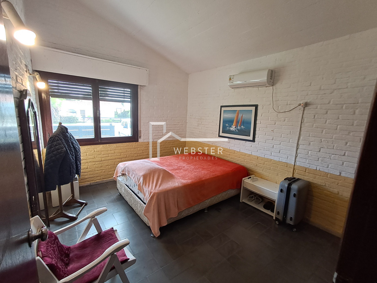 Casa ID.2065 - PUNTA DEL ESTE MANSA CASA DE 2 DORMITORIOS Y DEPENDENCIA EN VENTA