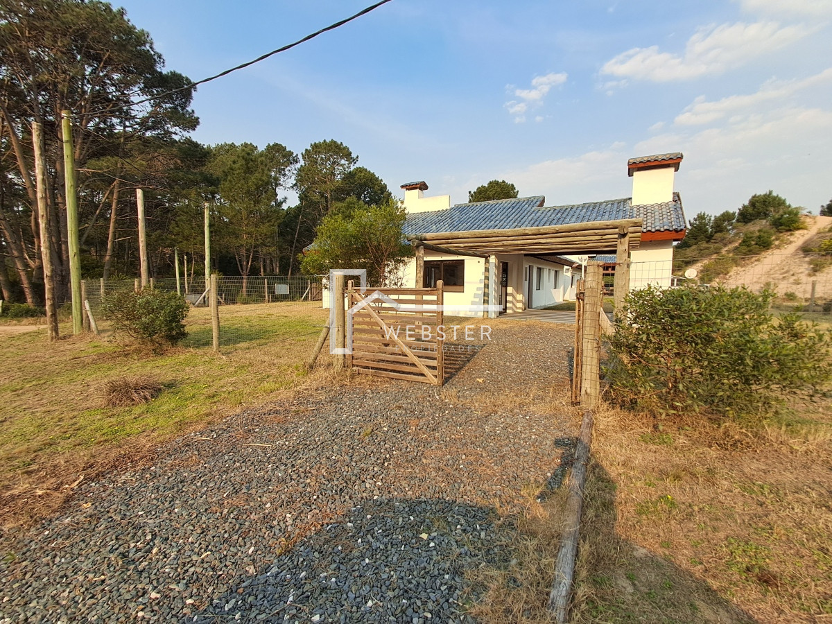 Casa ID.2185 - PUNTA BALLENA CLUB DEL LAGO CASA 3 DORMITORIOS CON PARRILLERO TECHADO VENTA