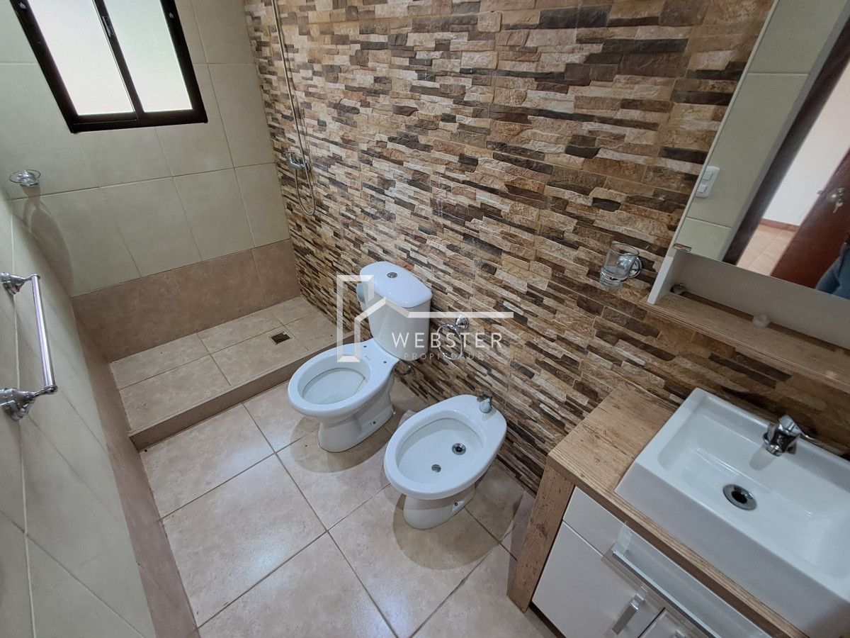 Casa ID.2185 - PUNTA BALLENA CLUB DEL LAGO CASA 3 DORMITORIOS CON PARRILLERO TECHADO VENTA