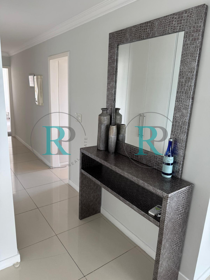 Apartamento ID.2254 - PUNTA DEL ESTE MANSA APARTAMENTO DE 3 DORMITORIOS DEPENDENCIA PARRILLERO AMENITIES