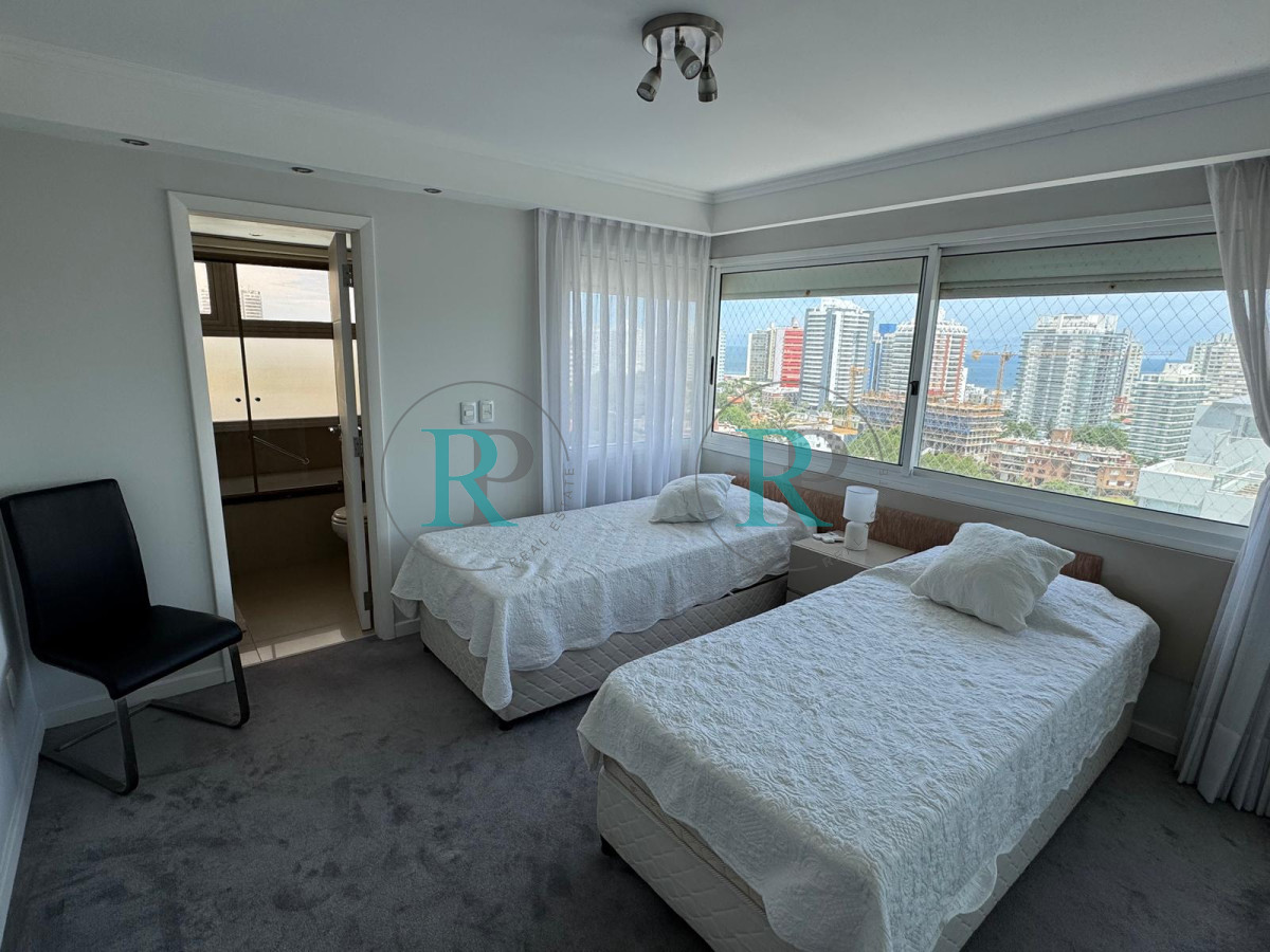 Apartamento ID.2254 - PUNTA DEL ESTE MANSA APARTAMENTO DE 3 DORMITORIOS DEPENDENCIA PARRILLERO AMENITIES