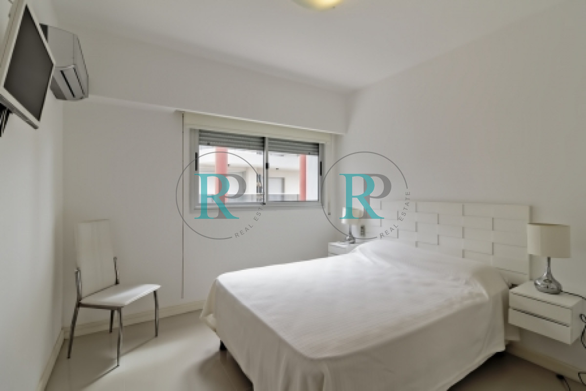 Apartamento ID.2378 - PUNTA DEL ESTE PENINSULA APTO 1 DORMITORIO EN VENTA EDIFICIO MODERNO