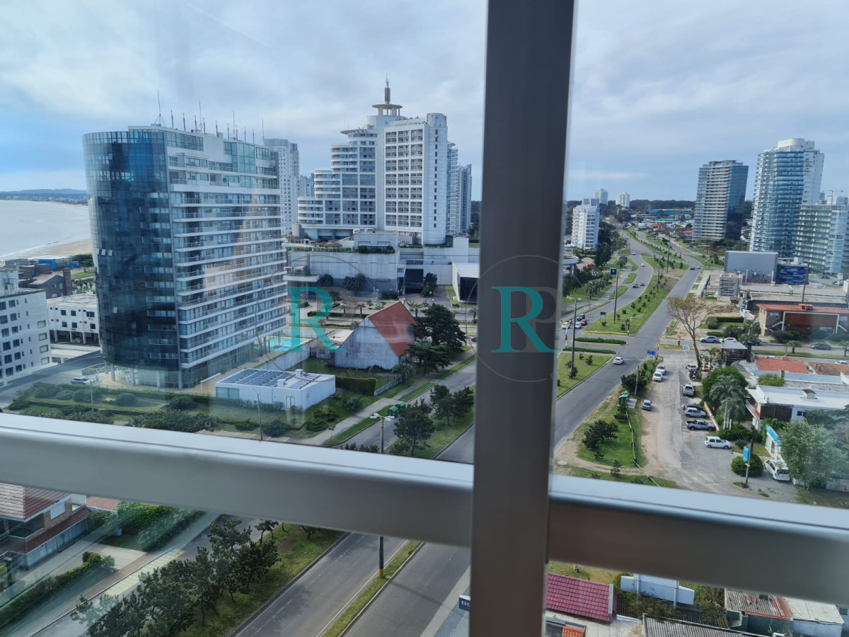 Apartamento ID.2118 - PUNTA DEL ESTE APARTAMENTO 3 DORMITORIOS EDIFICIO CON SERVICIOS  ZONA MANSA 