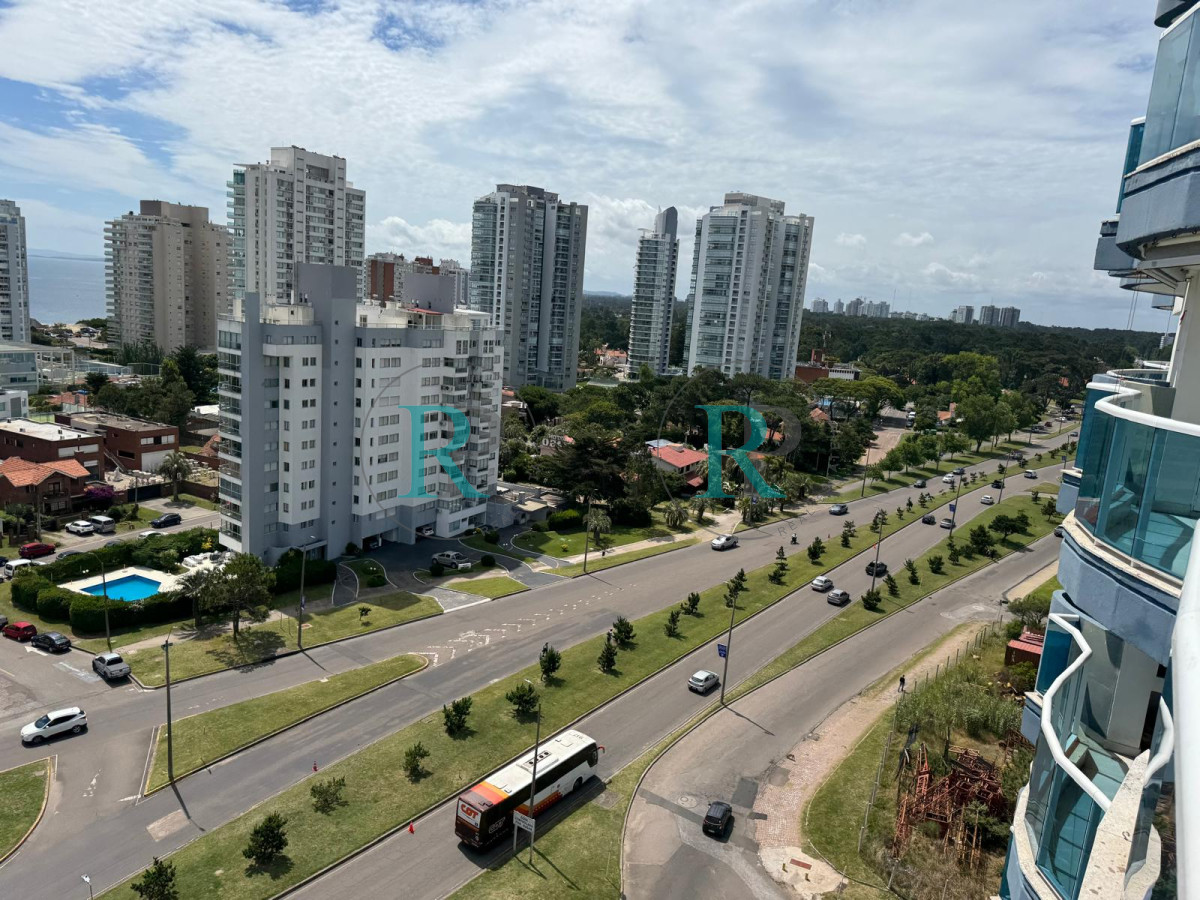Apartamento ID.2254 - PUNTA DEL ESTE MANSA APARTAMENTO DE 3 DORMITORIOS DEPENDENCIA PARRILLERO AMENITIES