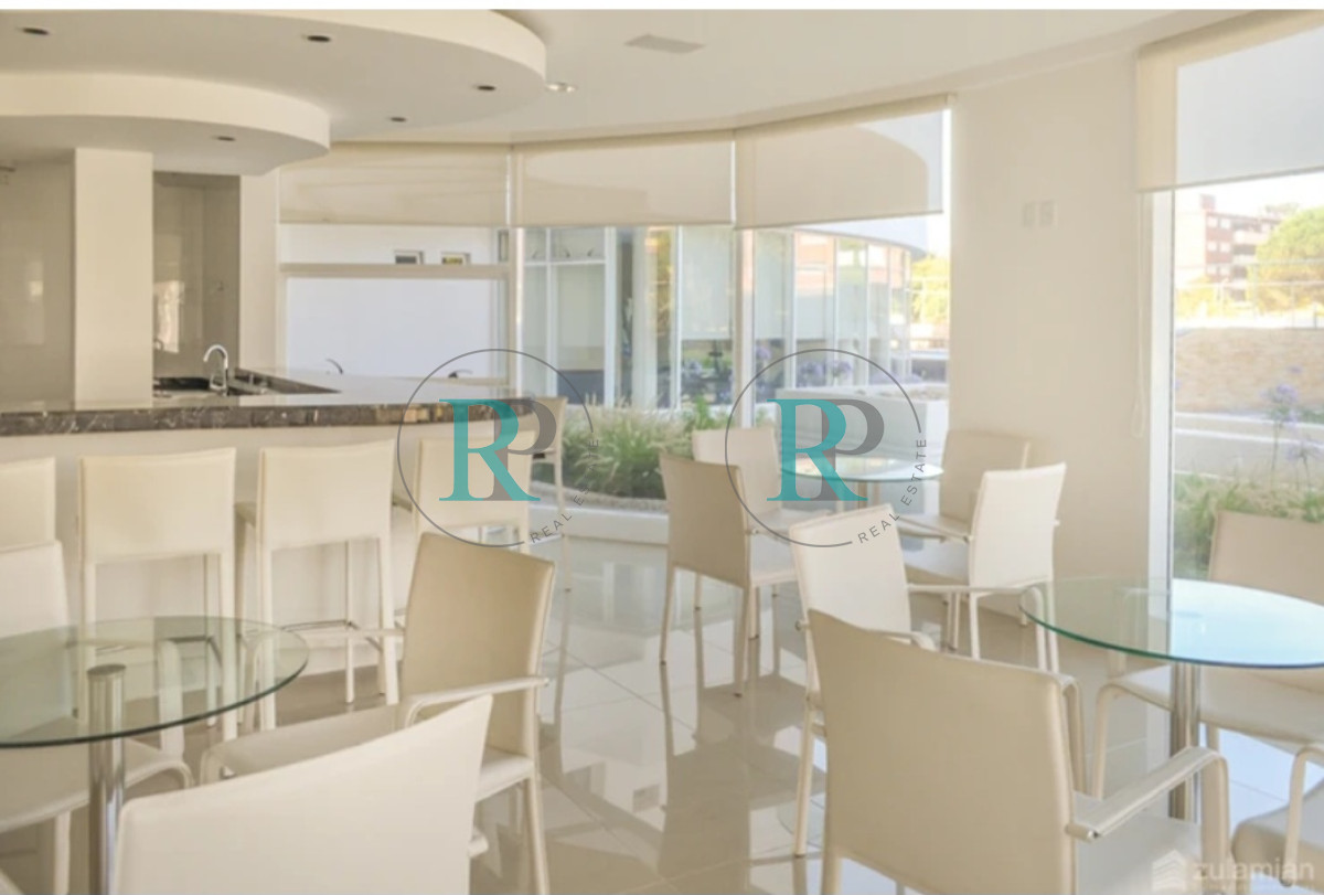 Apartamento ID.2254 - PUNTA DEL ESTE MANSA APARTAMENTO DE 3 DORMITORIOS DEPENDENCIA PARRILLERO AMENITIES