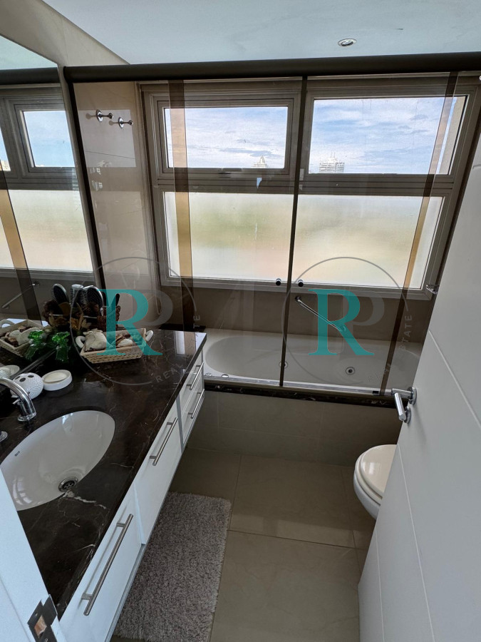 Apartamento ID.2254 - PUNTA DEL ESTE MANSA APARTAMENTO DE 3 DORMITORIOS DEPENDENCIA PARRILLERO AMENITIES