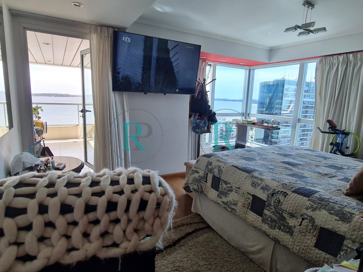 Apartamento ID.2118 - PUNTA DEL ESTE APARTAMENTO 3 DORMITORIOS EDIFICIO CON SERVICIOS  ZONA MANSA 