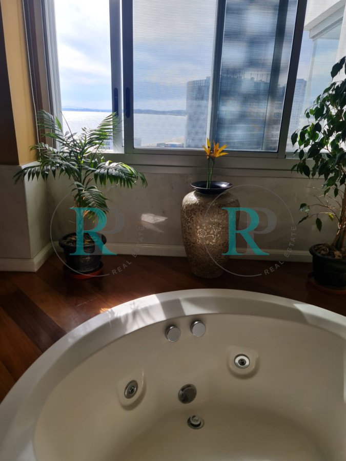 Apartamento ID.2118 - PUNTA DEL ESTE APARTAMENTO 3 DORMITORIOS EDIFICIO CON SERVICIOS  ZONA MANSA 