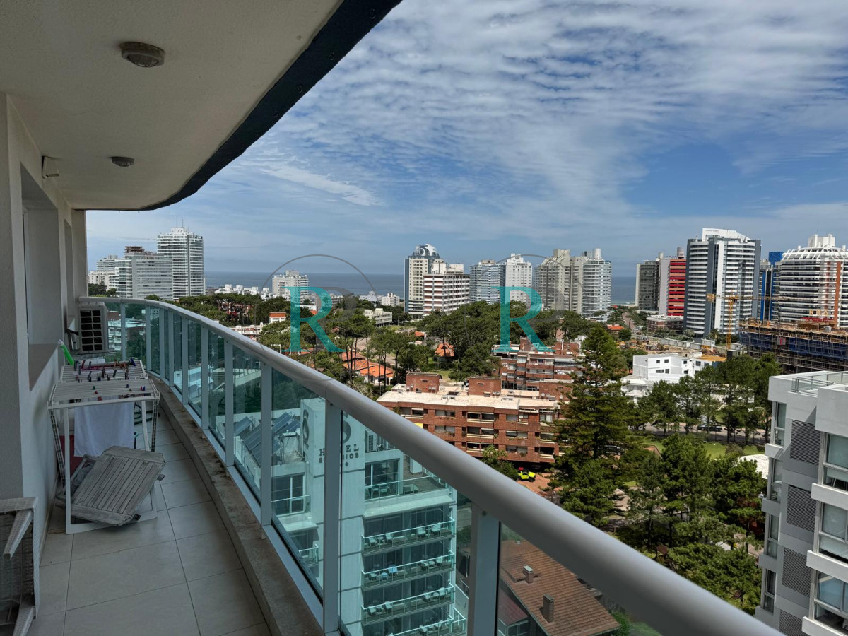 Apartamento ID.2254 - PUNTA DEL ESTE MANSA APARTAMENTO DE 3 DORMITORIOS DEPENDENCIA PARRILLERO AMENITIES