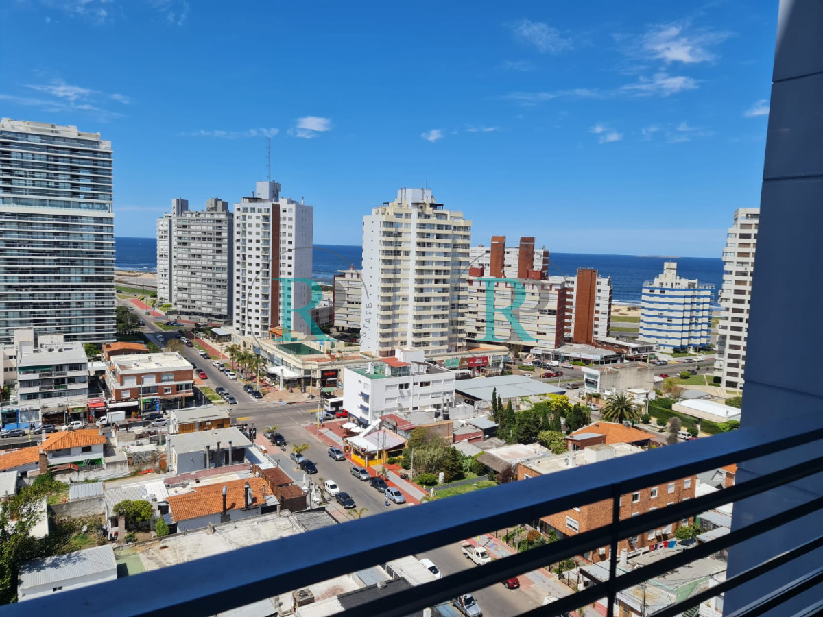 Apartamento ID.2118 - PUNTA DEL ESTE APARTAMENTO 3 DORMITORIOS EDIFICIO CON SERVICIOS  ZONA MANSA 