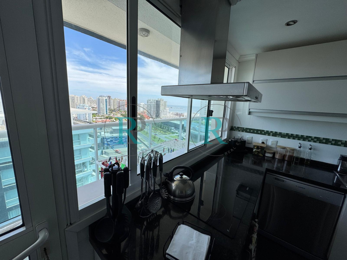 Apartamento ID.2254 - PUNTA DEL ESTE MANSA APARTAMENTO DE 3 DORMITORIOS DEPENDENCIA PARRILLERO AMENITIES