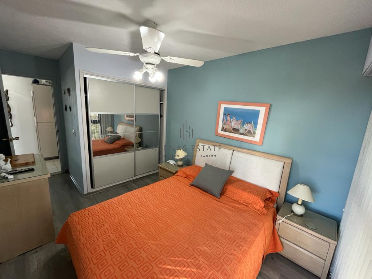 Apartamento ID.3710 - Apartamento en venta de 2 dormitorios, terraza con vista al mar- Brava, Punta del Este