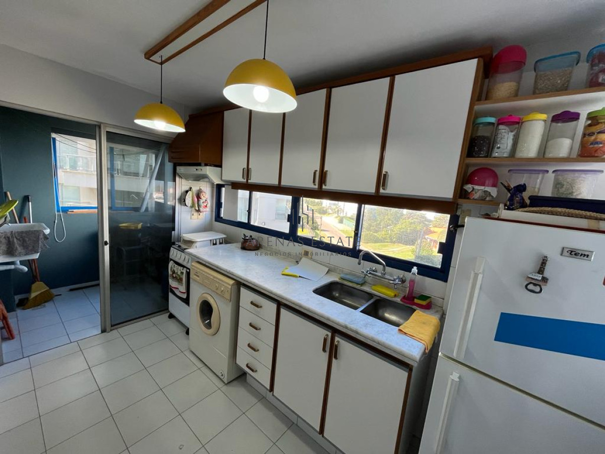 Apartamento ID.3710 - Apartamento en venta de 2 dormitorios, terraza con vista al mar- Brava, Punta del Este