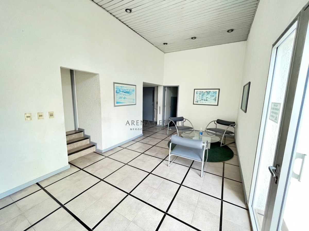 Apartamento ID.3710 - Apartamento en venta de 2 dormitorios, terraza con vista al mar- Brava, Punta del Este