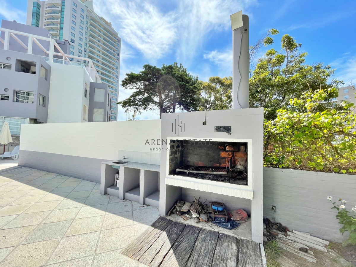 Apartamento ID.3710 - Apartamento en venta de 2 dormitorios, terraza con vista al mar- Brava, Punta del Este