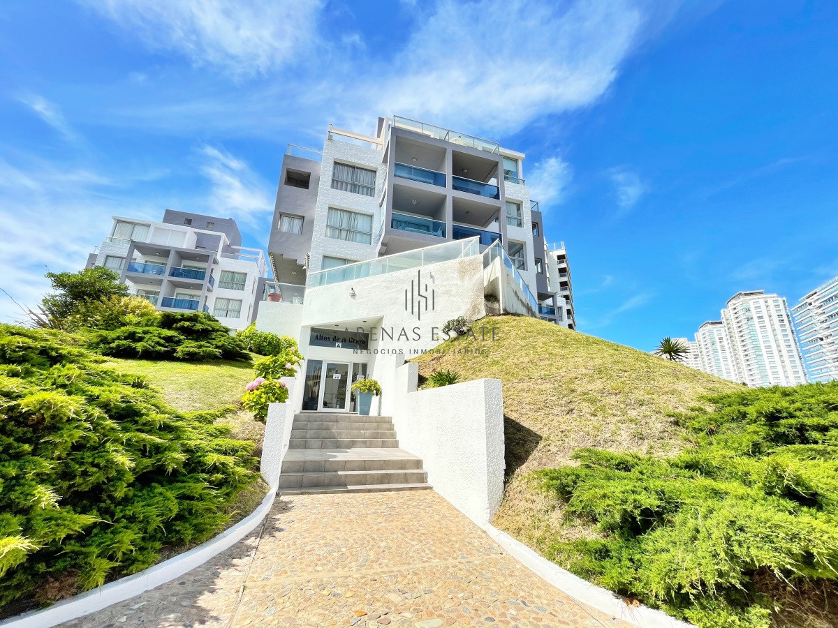 Apartamento ID.3710 - Apartamento en venta de 2 dormitorios, terraza con vista al mar- Brava, Punta del Este