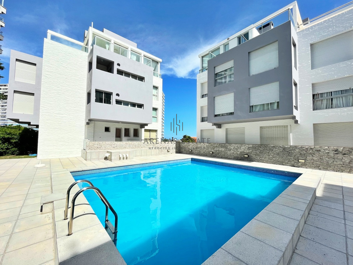 Apartamento ID.3710 - Apartamento en venta de 2 dormitorios, terraza con vista al mar- Brava, Punta del Este