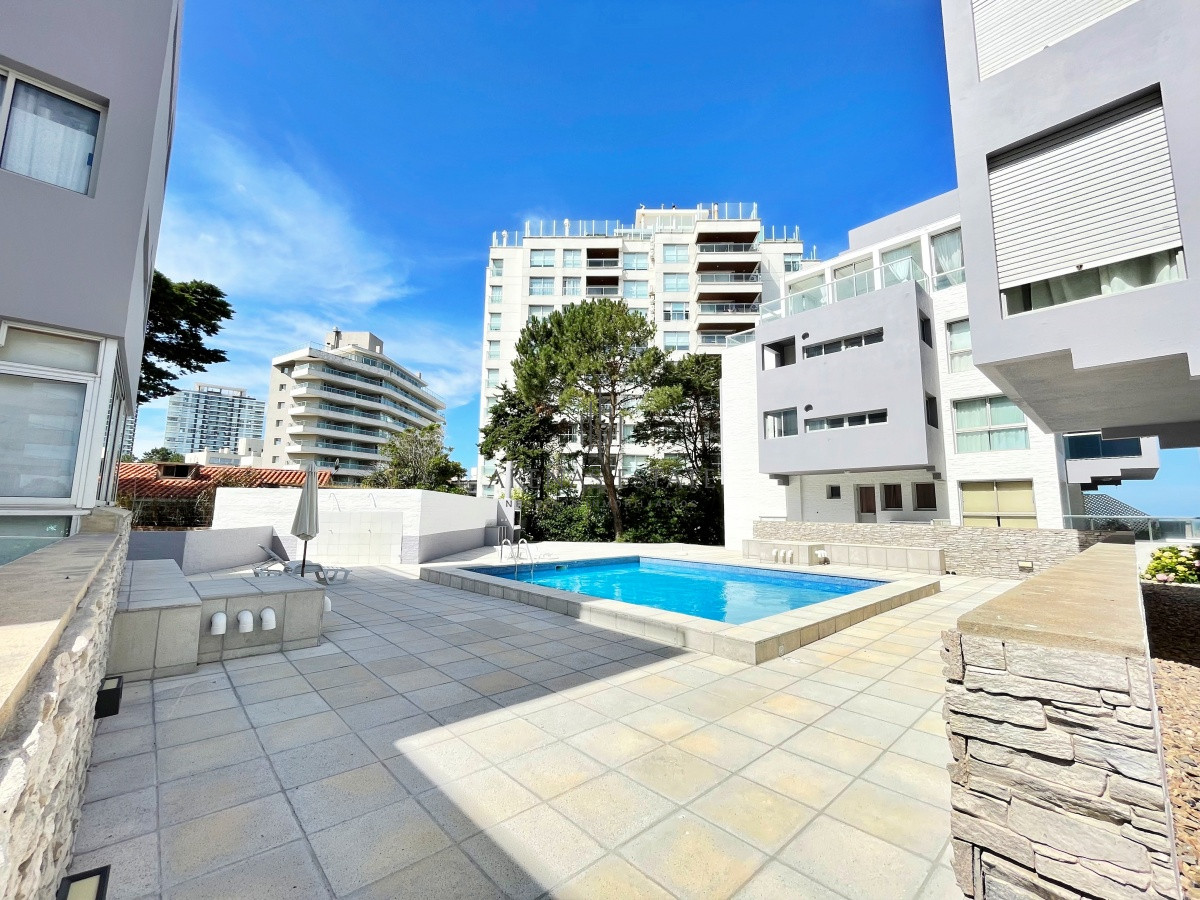 Apartamento ID.3710 - Apartamento en venta de 2 dormitorios, terraza con vista al mar- Brava, Punta del Este