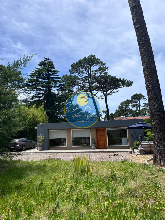 Alquiler temporada Casa 2 dormitorios, zona Playa Brava, Punta del este. - TDP9522C
