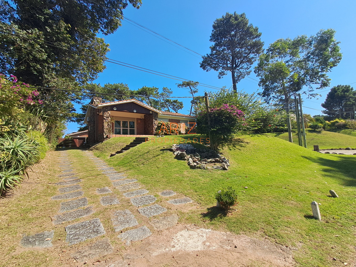 Casa ID.2347 - PUNTA DEL ESTE MANSA 4 DORMITORIOS PISCINA ALQUILER ANUAL E INVERNAL