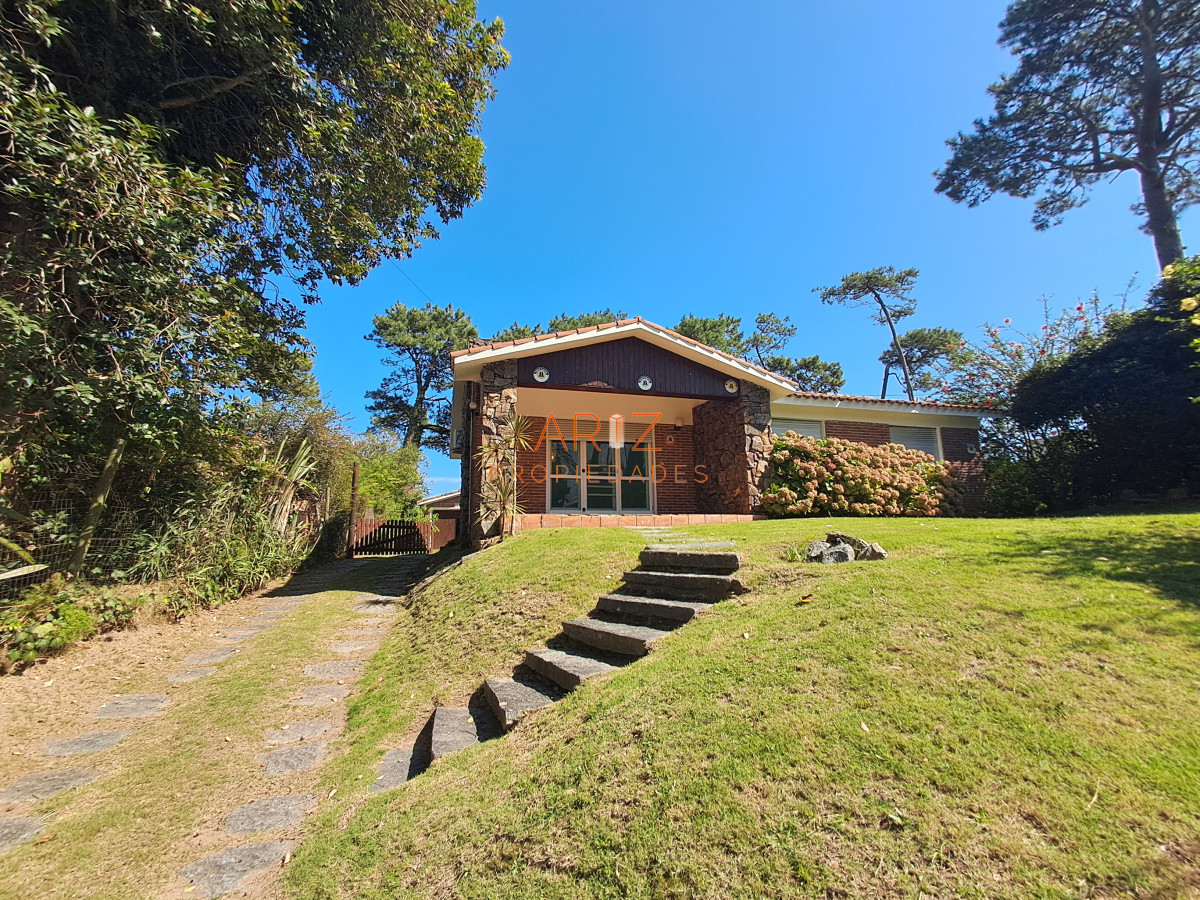 Casa ID.2347 - PUNTA DEL ESTE MANSA 4 DORMITORIOS PISCINA ALQUILER ANUAL E INVERNAL