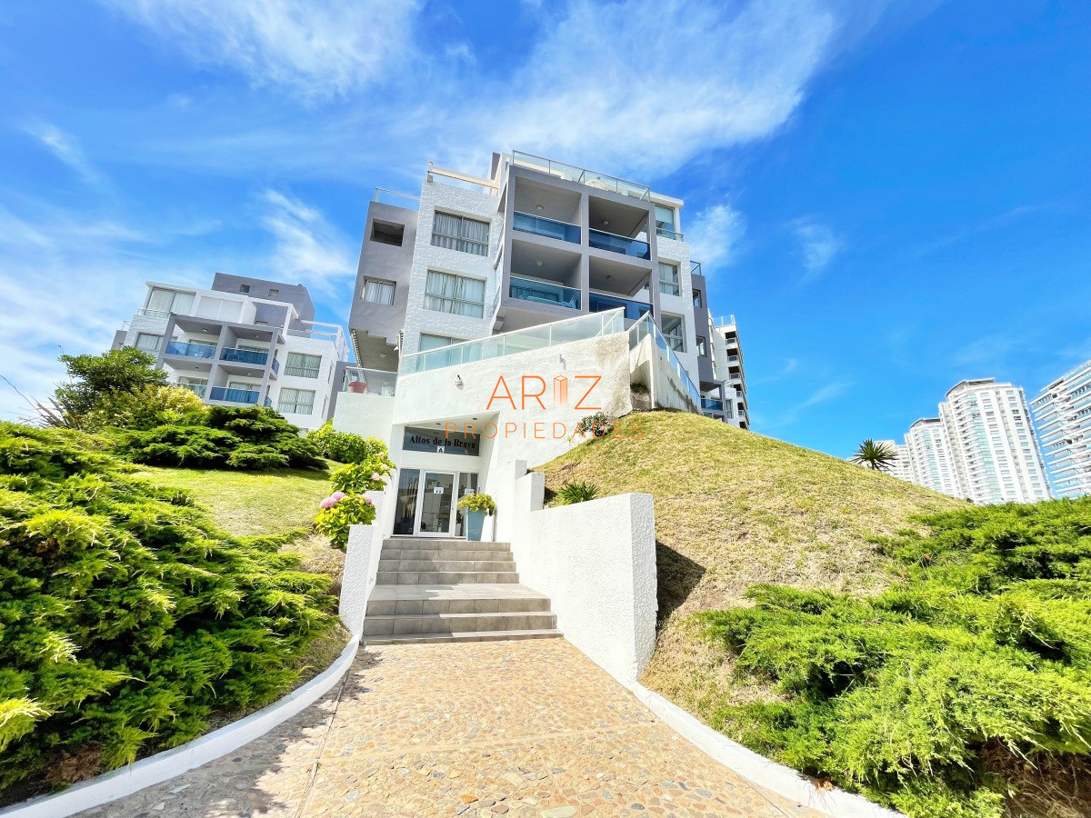 Apartamento ID.2381 - Apartamento en venta de 2 dormitorios, terraza con vista al mar- Brava, Punta del Este