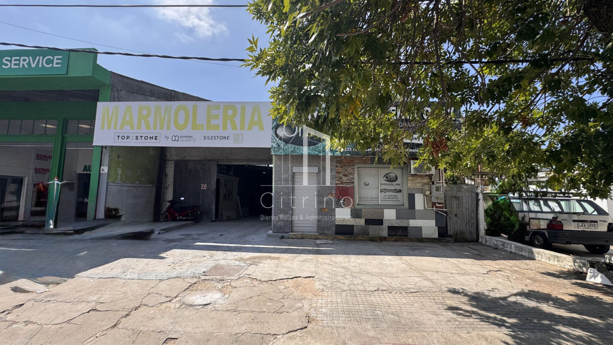 Local Comercial ID.1674 - Local con dos casas.