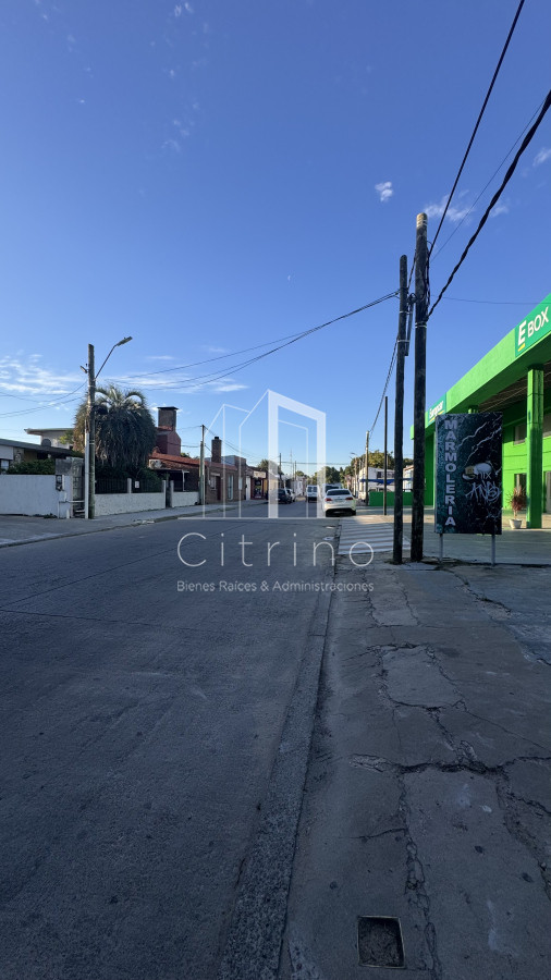 Local Comercial ID.1674 - Local con dos casas.