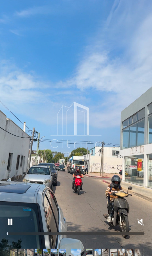 Local Comercial ID.1674 - Local con dos casas.